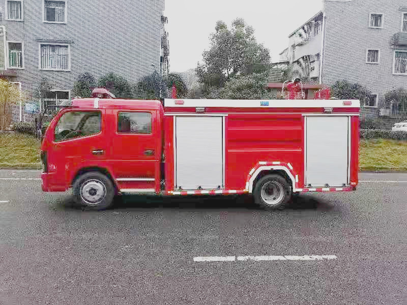 東風(fēng)5噸泡沫消防車(chē)