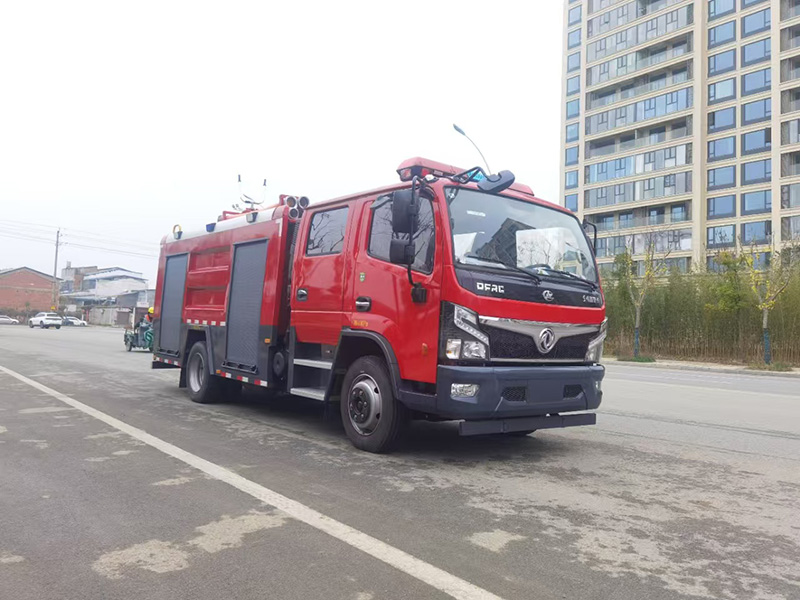 東風多利卡5噸泡沫消防車