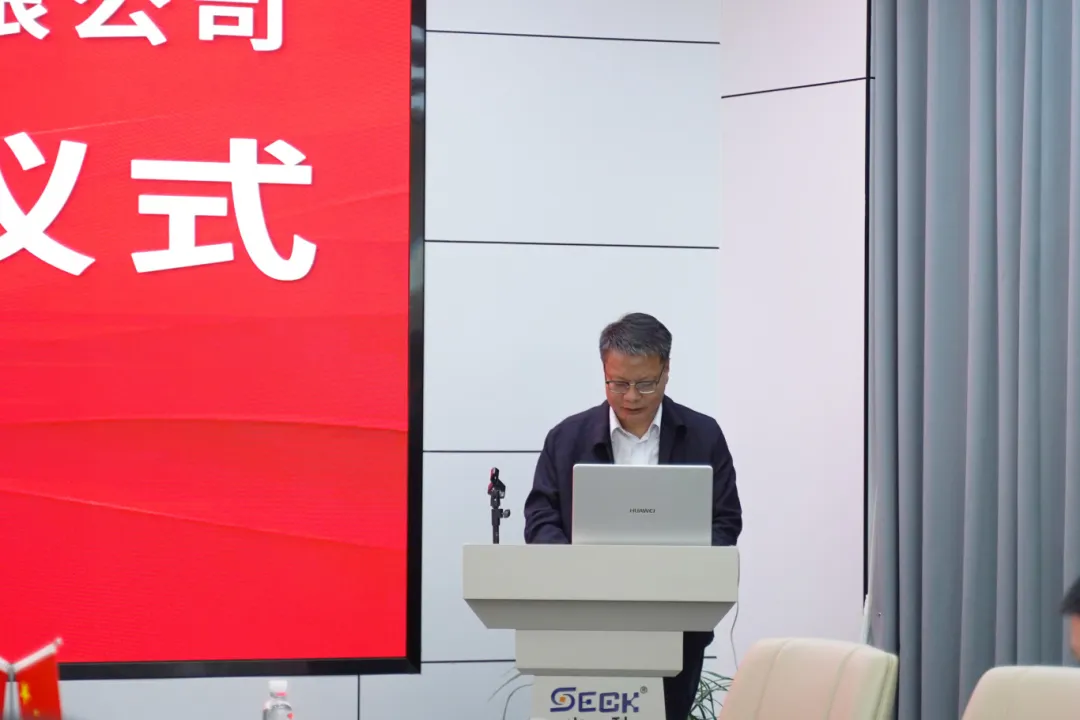 19d9c4b82fcaec96a604d379cbb0f7f8